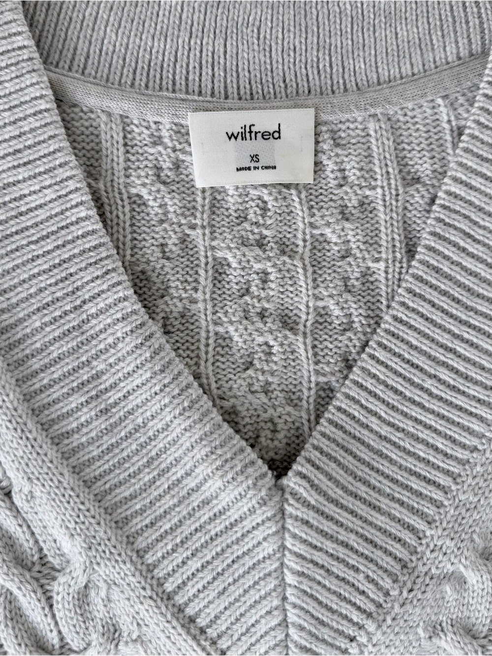 Wilfred Aritzia 100% Merino Wool Cable Knit Sweater Gray Oversized V-Neck XS - Picture 3 of 9